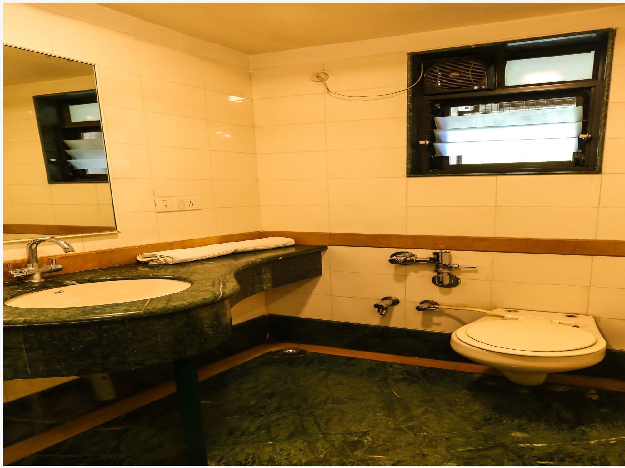 Hotel Lotus Pune Exterior photo